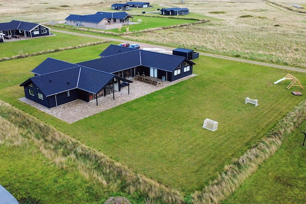 Foto van Luxe vakantieverblijf met zwembad - Vakantiehuis in Harboøre - Outdoor