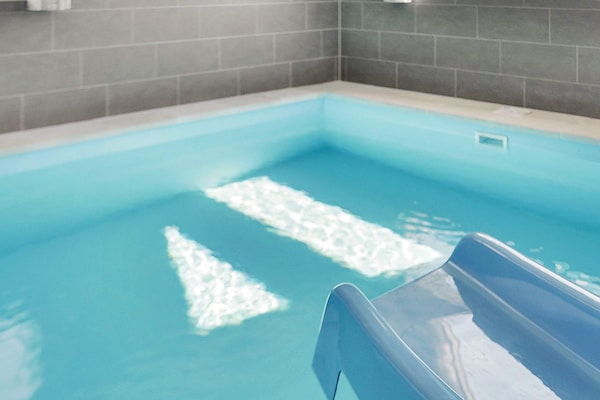 Foto van Luxe vakantieverblijf met zwembad - Vakantiehuis in Stege - Pool