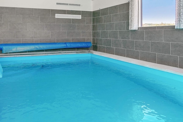 Foto van Luxe vakantieverblijf met zwembad - Vakantiehuis in Stege - Pool