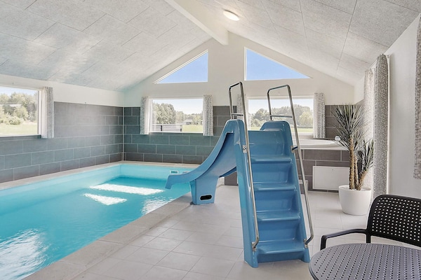 Foto van Luxe vakantieverblijf met zwembad - Vakantiehuis in Stege - Pool