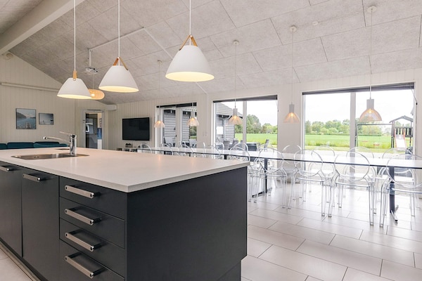 Foto van Luxe vakantieverblijf met zwembad - Vakantiehuis in Stege - Indoor