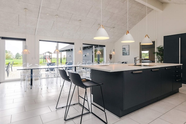 Foto van Luxe vakantieverblijf met zwembad - Vakantiehuis in Stege - Indoor