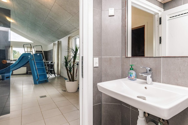 Foto van Luxe vakantieverblijf met zwembad - Vakantiehuis in Stege - Indoor