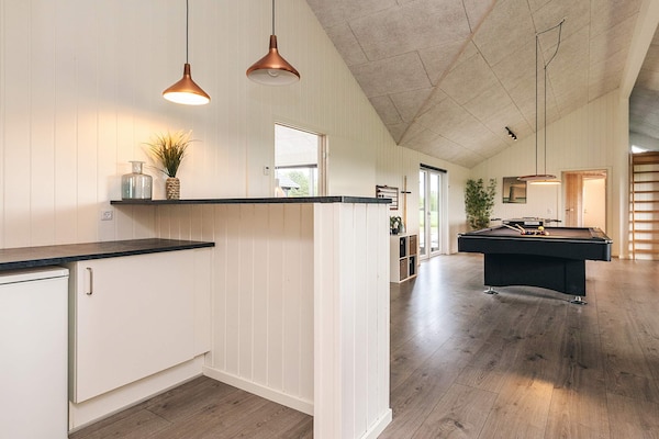 Foto van Luxe vakantieverblijf met zwembad - Vakantiehuis in Stege - Indoor