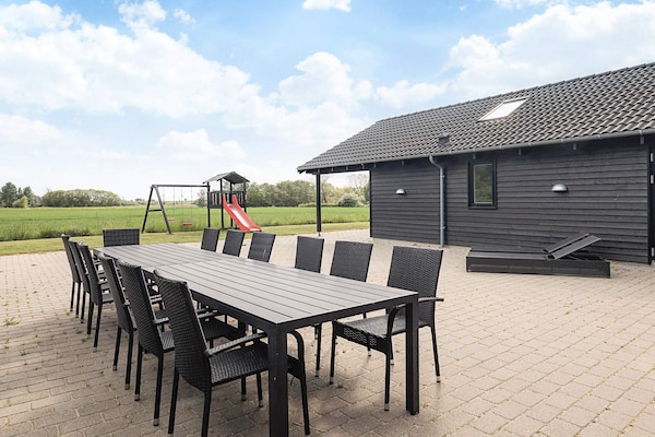 Foto van Luxe vakantieverblijf met zwembad - Vakantiehuis in Stege - View