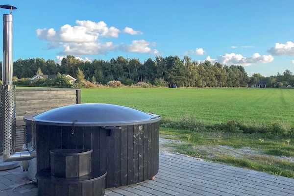Foto van Luxe vakantieverblijf met zwembad - Vakantiehuis in Stege - View