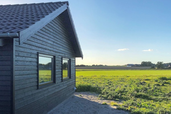 Foto van Luxe vakantieverblijf met zwembad - Vakantiehuis in Stege - View
