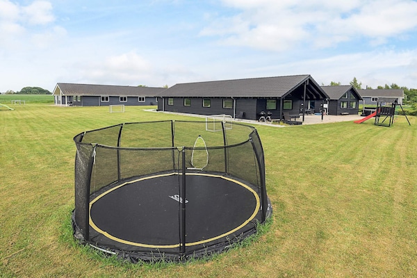 Foto van Luxe vakantieverblijf met zwembad - Vakantiehuis in Stege - View