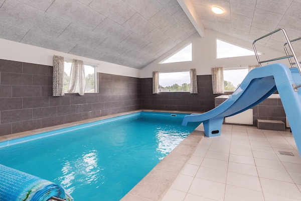 Foto van Luxe vakantieverblijf met zwembad - Vakantiehuis in Stege - Pool
