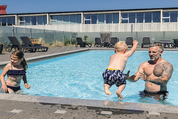 Foto van 6 persoons vakantie huis op een vakantie park in Blokhus - Pool