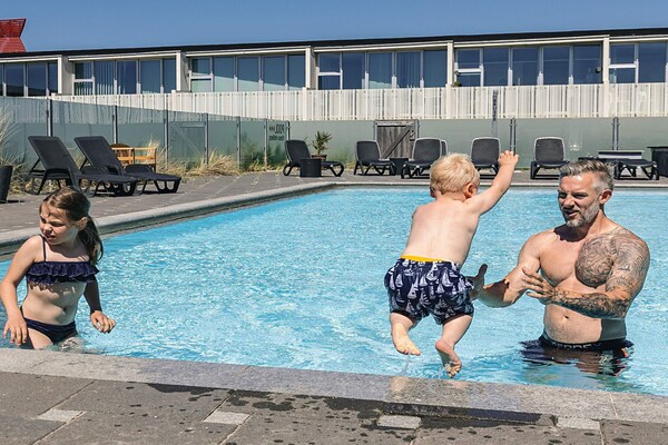 Foto van 6 persoons vakantie huis op een vakantie park in Blokhus - Pool