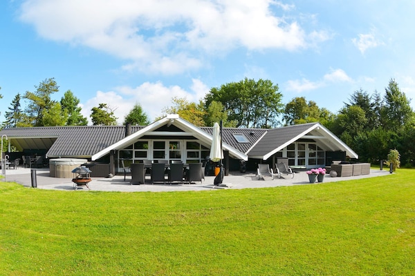 Foto van Licht vakantiehuis met bubbelbad - Vakantiehuis in Væggerløse - Outdoor