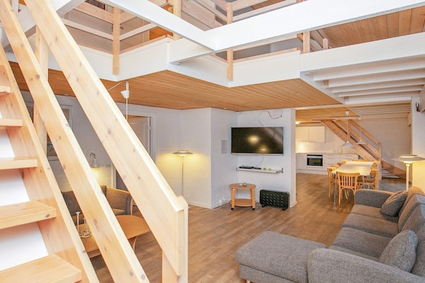 Foto van 14 persoons vakantie huis op een vakantie park in Blåvand - Indoor