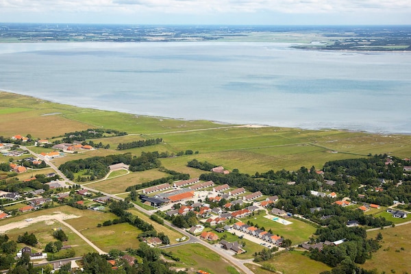 Foto van 14 persoons vakantie huis op een vakantie park in Blåvand - Outdoor