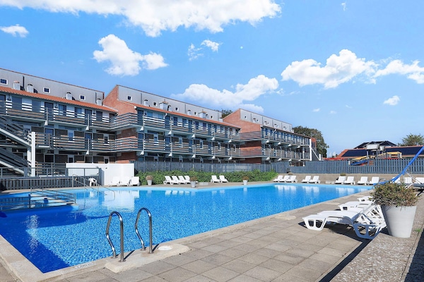 Foto van 6 persoons vakantie huis op een vakantie park in Faaborg - Pool
