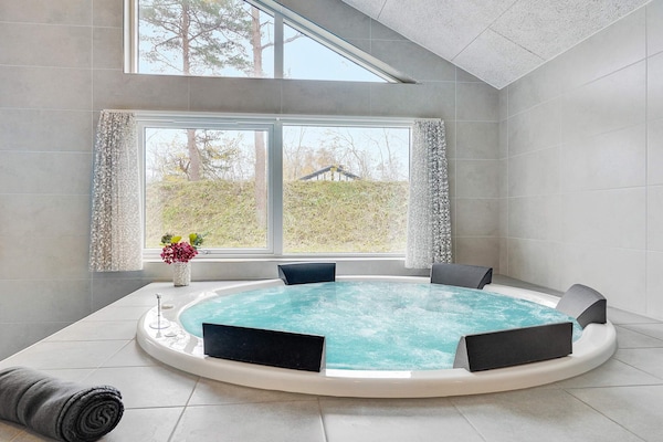 Foto van Luxe strandhuis met spa - Vakantiehuis in Væggerløse - Spa