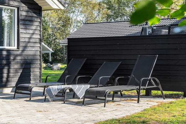 Foto van Luxe strandhuis met spa - Vakantiehuis in Væggerløse - View