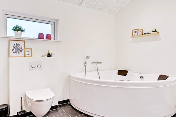 Foto van Modern huis met spa -- By Traum Ferienwohnungen - Vakantiehuis in Vinderup - Spa