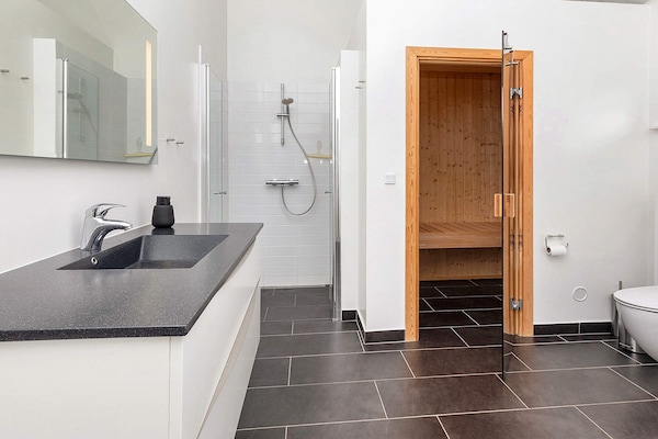 Foto van Modern huis met spa -- By Traum Ferienwohnungen - Vakantiehuis in Vinderup - Indoor