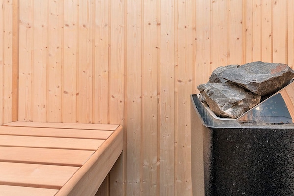 Foto van Modern huis met spa -- By Traum Ferienwohnungen - Vakantiehuis in Vinderup - Sauna