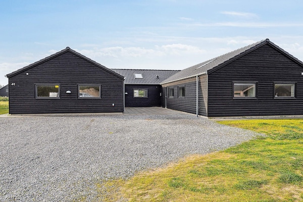 Foto van Luxe vakantieverblijf met zwembad - Vakantiehuis in Rømø - View