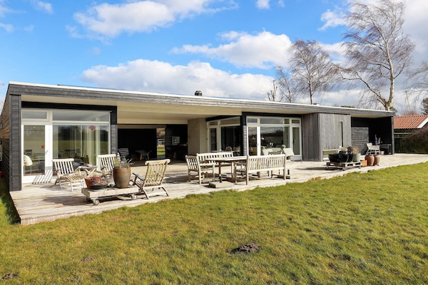 Foto van Zonnig vakantiehuisje met spafaciliteiten - Vakantiehuis in Gedser - Outdoor