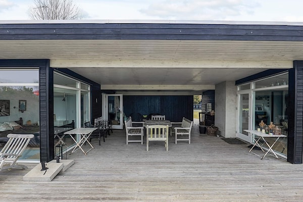Foto van Zonnig vakantiehuisje met spafaciliteiten - Vakantiehuis in Gedser - View