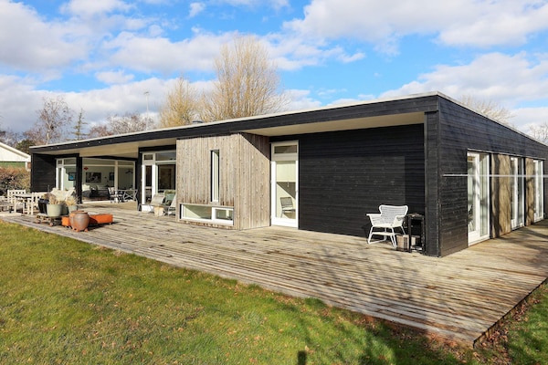 Foto van Zonnig vakantiehuisje met spafaciliteiten - Vakantiehuis in Gedser - View
