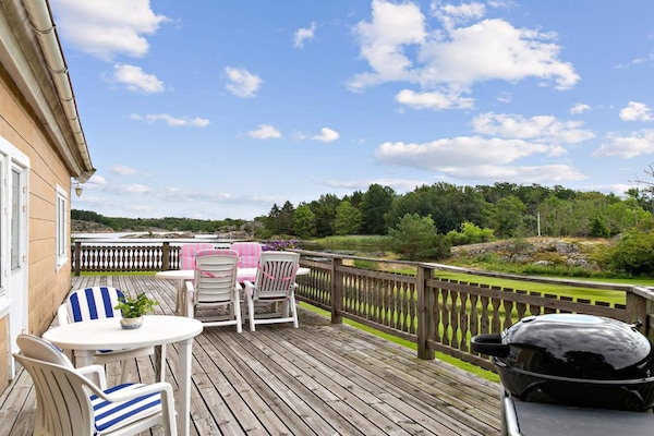 Foto van Huisje aan zee met balkon en barbecue - Vakantiehuis in STRÖMSTAD - Outdoor