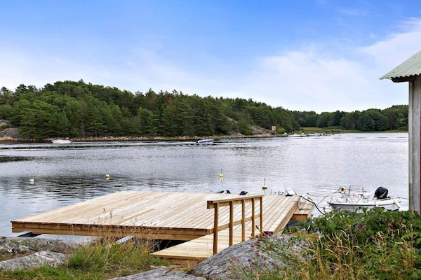 Foto van Huisje aan zee met balkon en barbecue - Vakantiehuis in STRÖMSTAD - Untagged