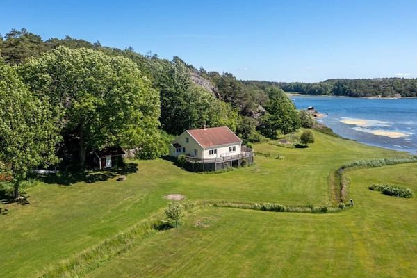 Foto van Huisje aan zee met balkon en barbecue - Vakantiehuis in STRÖMSTAD - Outdoor