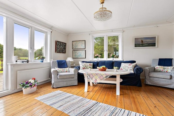 Foto van Huisje aan zee met balkon en barbecue - Vakantiehuis in STRÖMSTAD - Indoor