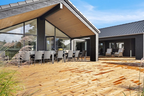 Foto van Luxe villa met zwembad -- By Traum Ferienwohnungen - View