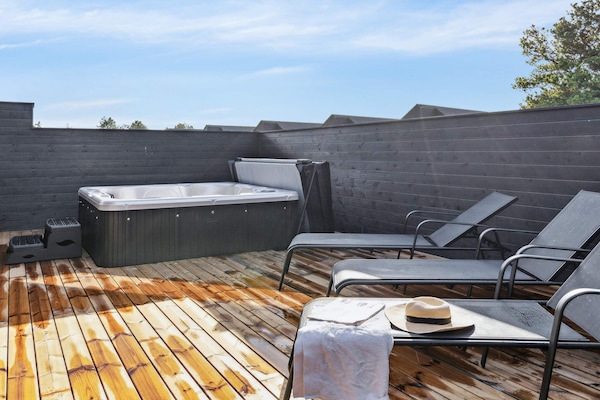 Foto van Luxe villa met zwembad -- By Traum Ferienwohnungen - View