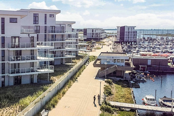 Foto van Villa aan het water op een locatie in de haven - Vakantiehuis in Wendtorf - Outdoor
