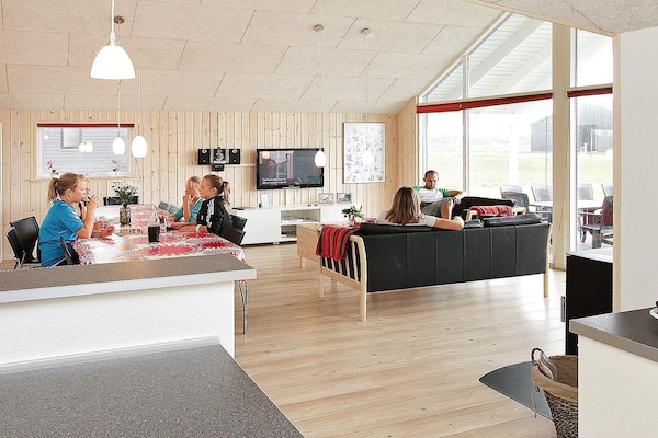 Foto van Luxe strandhuis voor 14 personen - Vakantiehuis in Løkken - Indoor