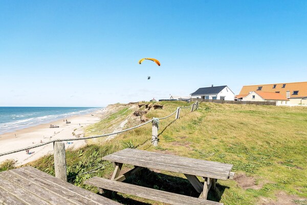 Foto van Luxe strandhuis voor 14 personen - Vakantiehuis in Løkken - View