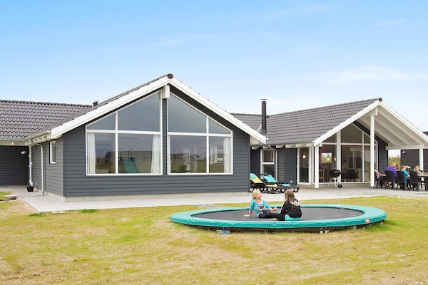 Foto van Luxe strandhuis voor 14 personen - Vakantiehuis in Løkken - View