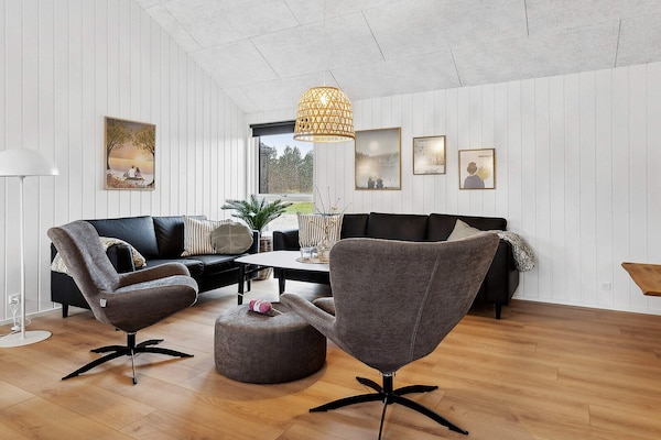 Foto van Ruim toevluchtsoord voor 20 -- By Traum Ferienwohnungen - Indoor