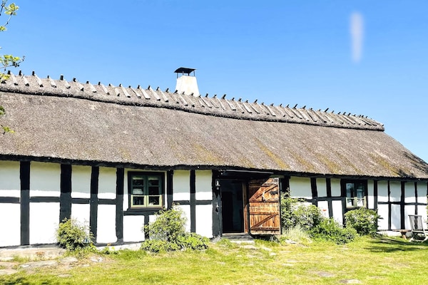 Foto van Houten huisje met rustieke charme - Vakantiehuis in DEGEBERGA - Outdoor
