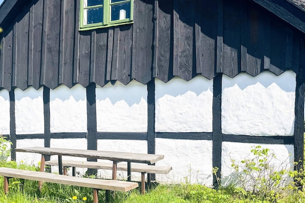 Foto van Houten huisje met rustieke charme - Vakantiehuis in DEGEBERGA - Outdoor