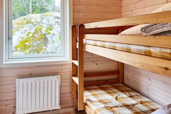 Foto van Charmant eilandhuis met gastenverblijf - Vakantiehuis in VäTö - Indoor