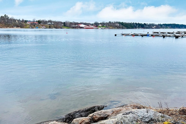 Foto van Charmant eilandhuis met gastenverblijf - Vakantiehuis in VäTö - Untagged