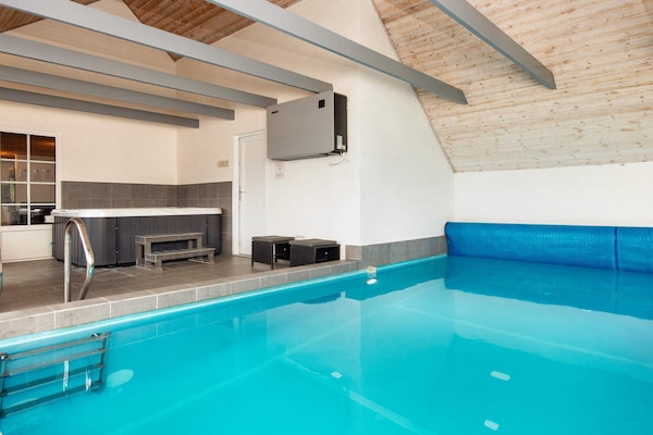 Foto van Luxe retraite met zwembad -- By Traum Ferienwohnungen - Pool