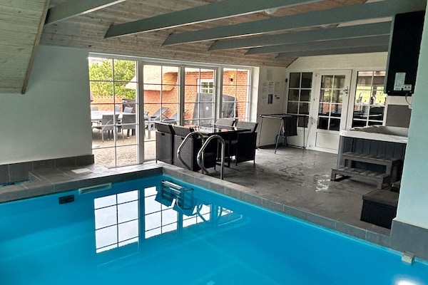 Foto van Luxe retraite met zwembad -- By Traum Ferienwohnungen - Pool
