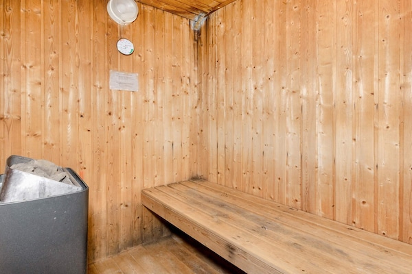Foto van Schilderachtig Poolhuis -- By Traum Ferienwohnungen - Sauna