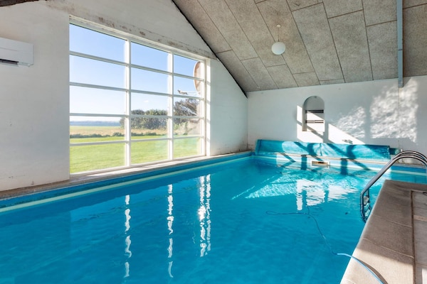 Foto van Schilderachtig Poolhuis -- By Traum Ferienwohnungen - Pool