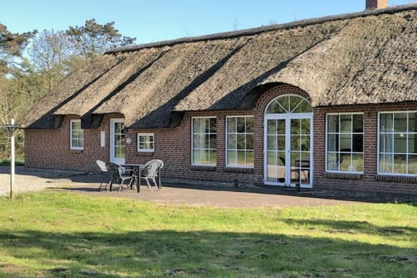 Foto van Luxe vakantieverblijf met zwembad - Vakantiehuis in Ulfborg - Outdoor