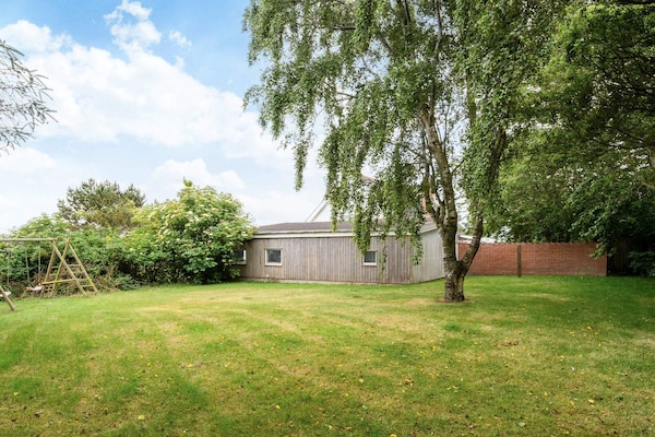 Foto van Plezier voor het hele gezin met Fjord View - Vakantiehuis in Thyholm - Outdoor