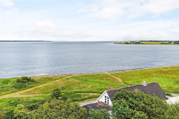 Foto van Plezier voor het hele gezin met Fjord View - Vakantiehuis in Thyholm - WaterView